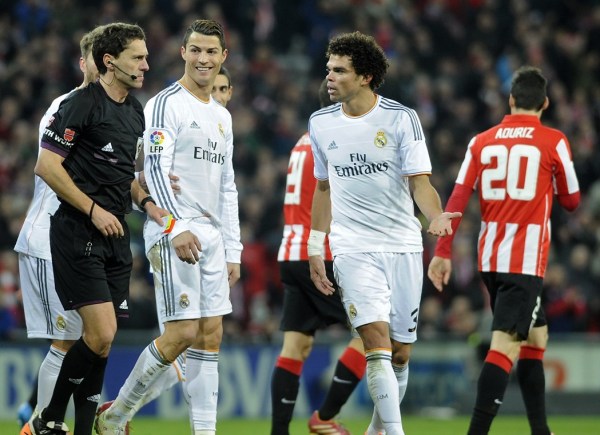  洛里昂主帅赛后炮轰裁判，恐遭禁赛处罚  