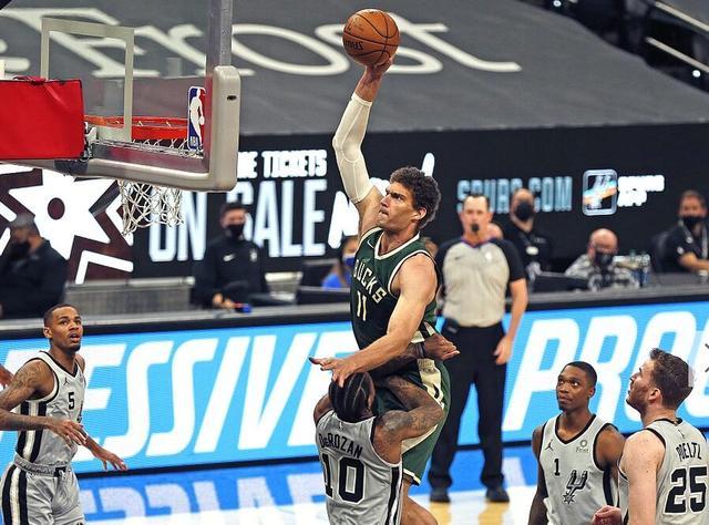  国王七人上双狂胜开拓者创队史  